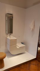Lave-main et toilettes tout-en-un