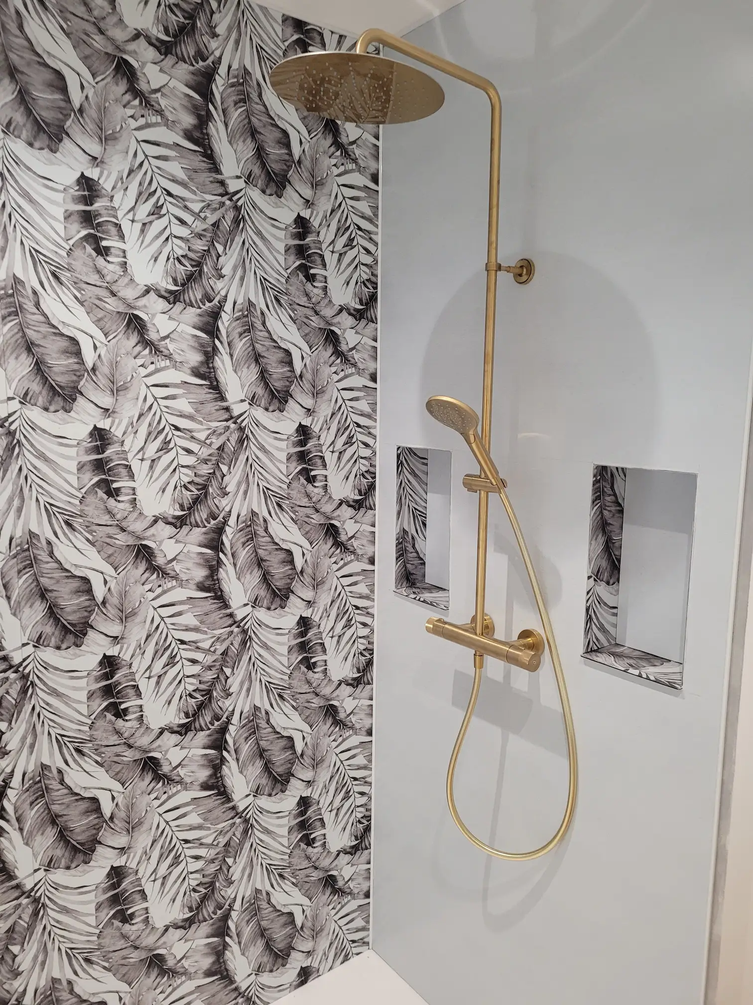 images/realisations/sdb%20neuve%20bess/avec-niches.webp#joomlaImage://local-images/realisations/sdb neuve bess/avec-niches.webp?width=1512&height=2016